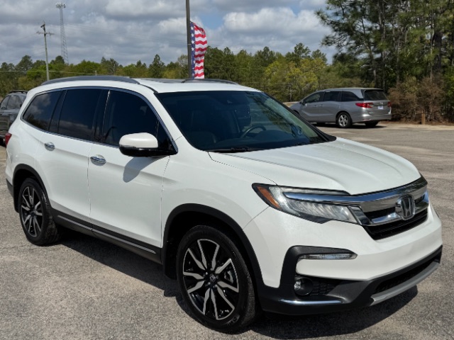 2020 Honda Pilot Touring FWD with Rear Captain's Chairs
