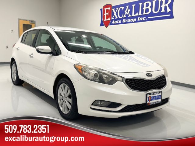 Snow White Pearl 2014 Kia Forte5 EX Hatchback Front-Wheel Drive Automatic