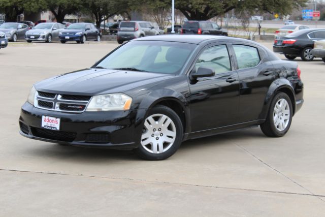 2013 dodge avenger features