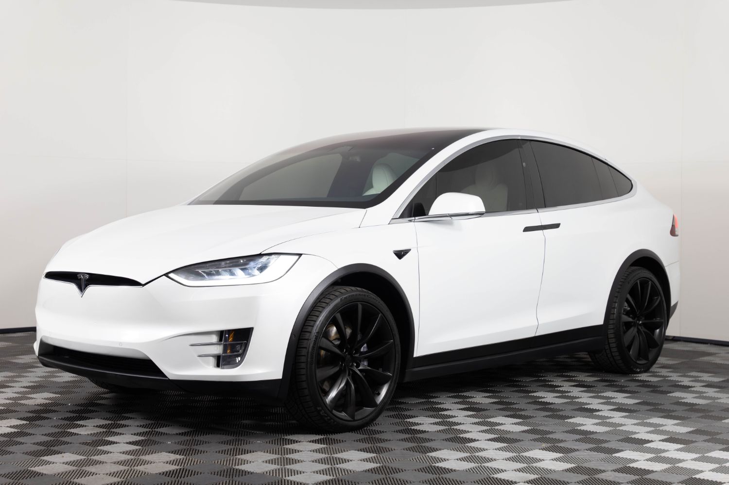 Pearl White Multi-Coat 2020 Tesla Model X Long Range Plus AWD SUV / Crossover All-Wheel Drive Automatic