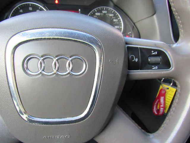 2010 Audi Q5 3.2 quattro Premium in Cleveland