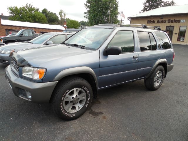 2001 Nissan Pathfinder LE 4WD at Rich Auto Sales