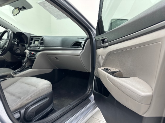 2017 Hyundai Elantra SE 6AT