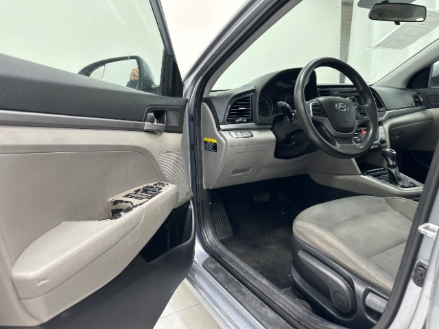 2017 Hyundai Elantra SE 6AT