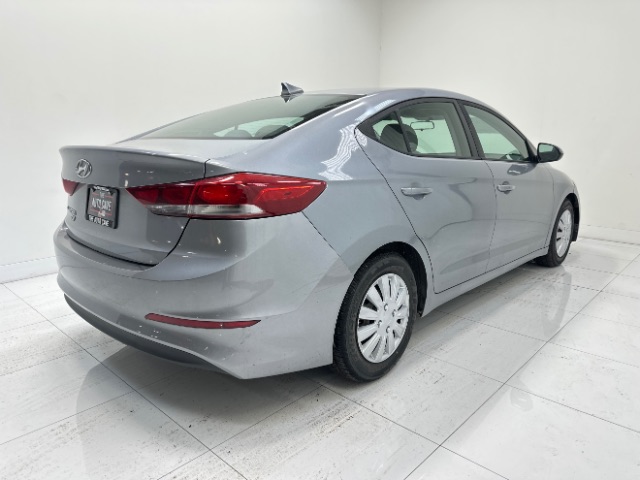 2017 Hyundai Elantra SE 6AT