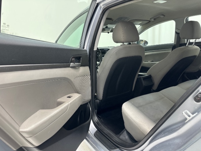 2017 Hyundai Elantra SE 6AT