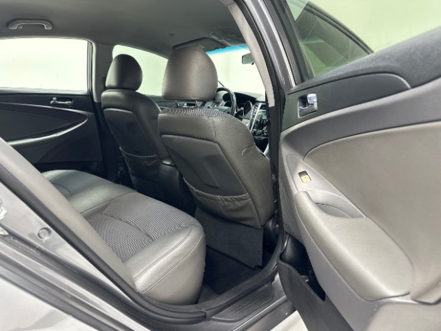 2011 hyundai sonata SE