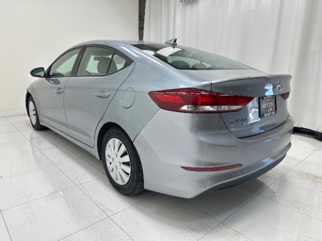 2017 Hyundai Elantra SE 6AT