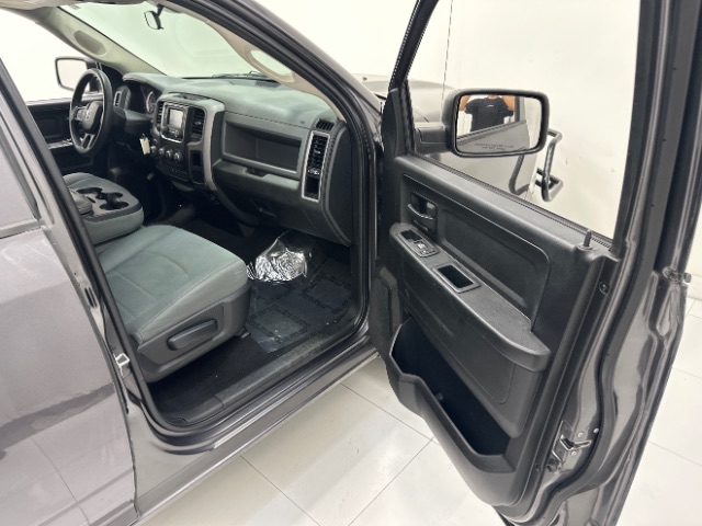 2017 Ram 1500 Express Quad Cab 4×4 6’4 Box