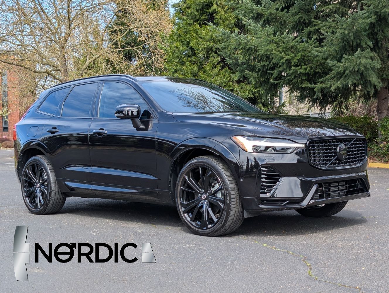 2024 Volvo XC60 Recharge T8 Ultimate Black Edition eAWD