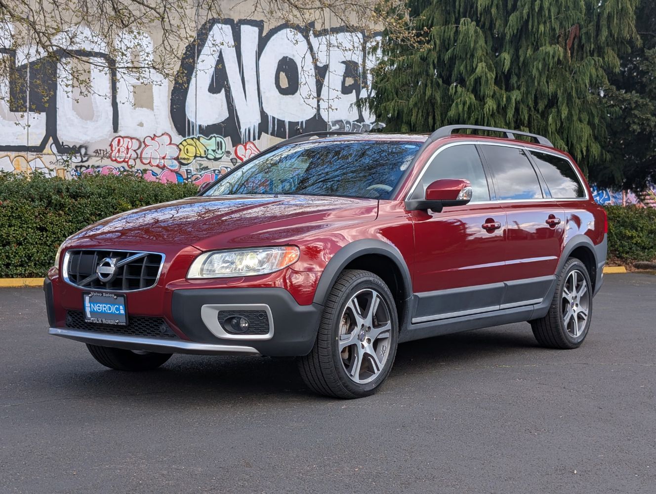 View vehicle photo 3