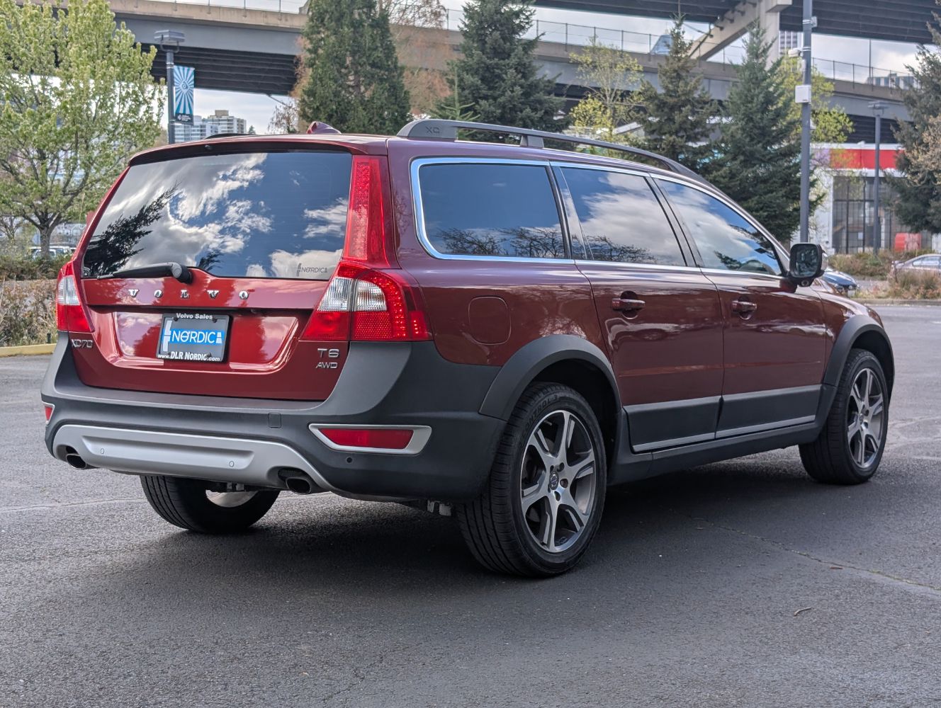 View vehicle photo 7