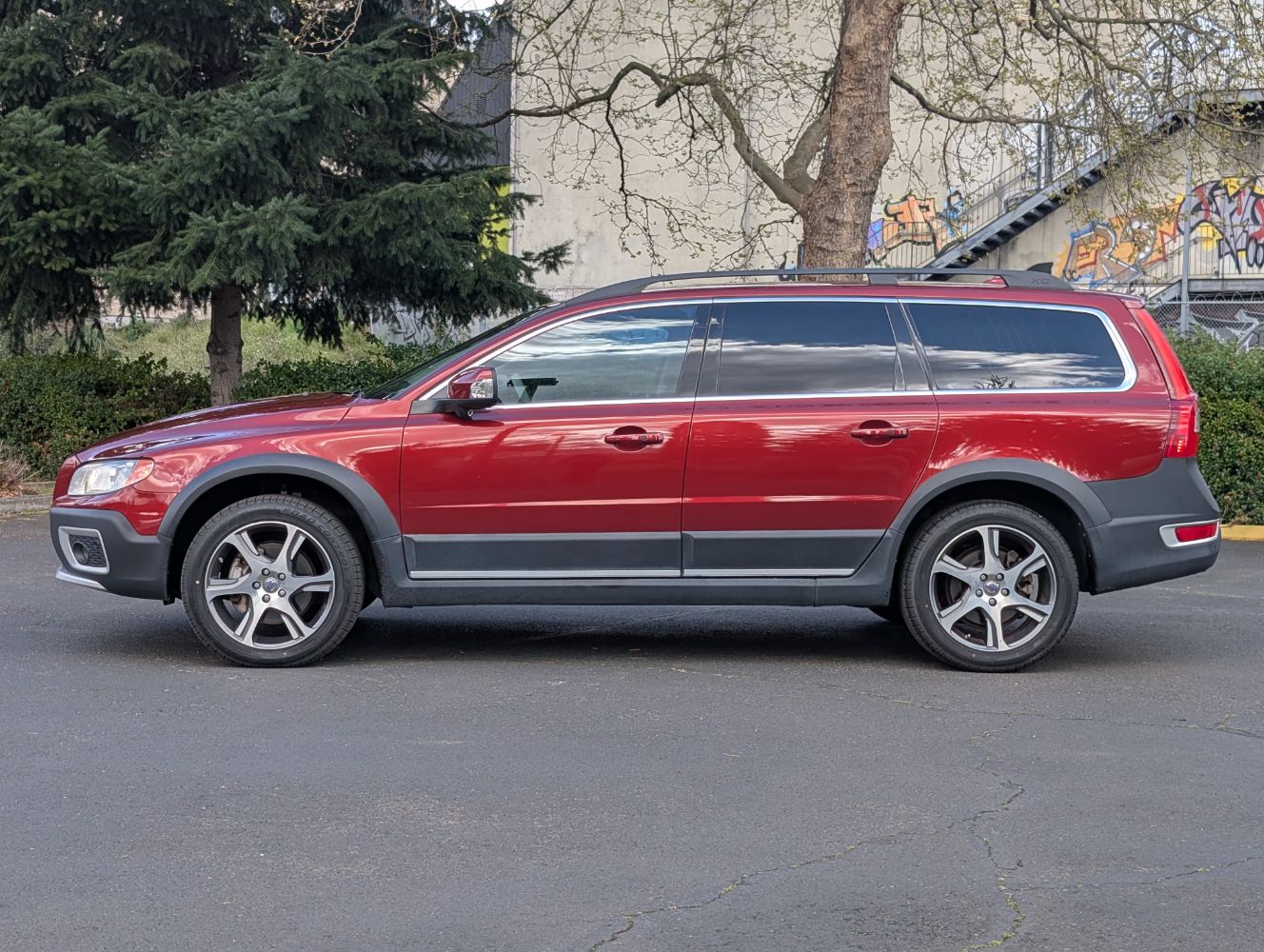 View vehicle photo 4