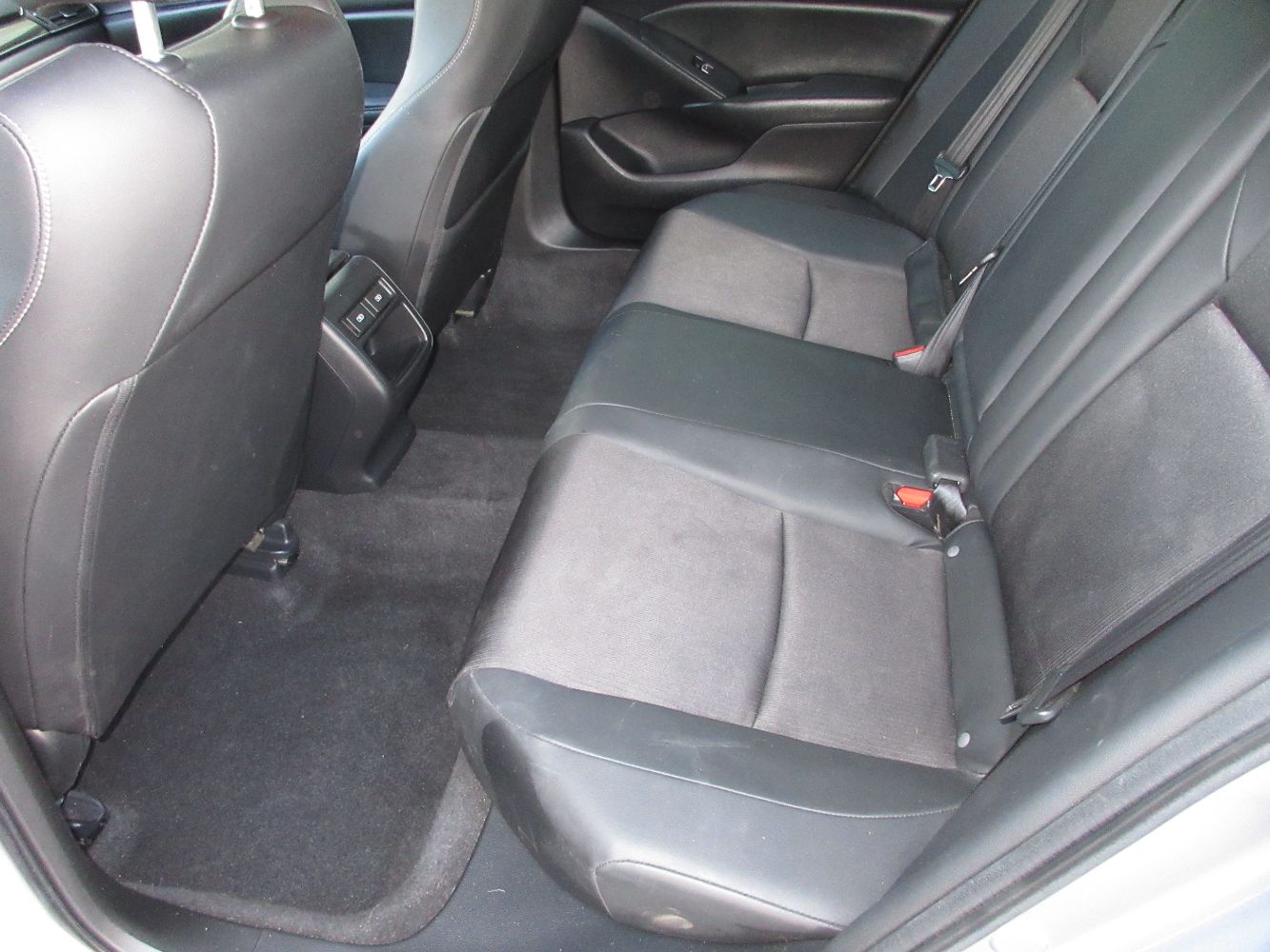 Car Image 9