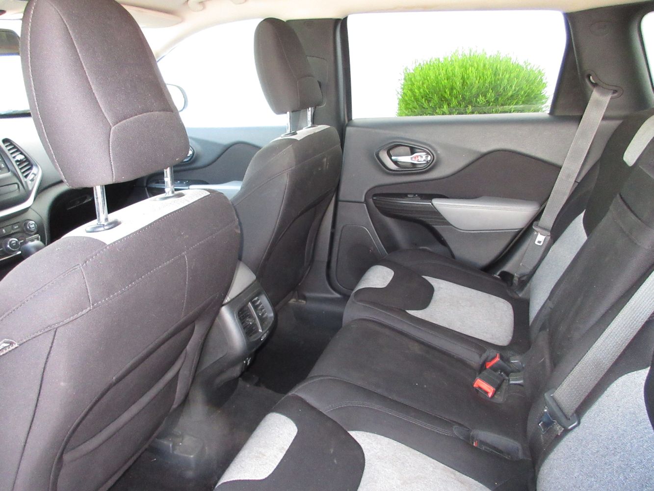 Car Image 9