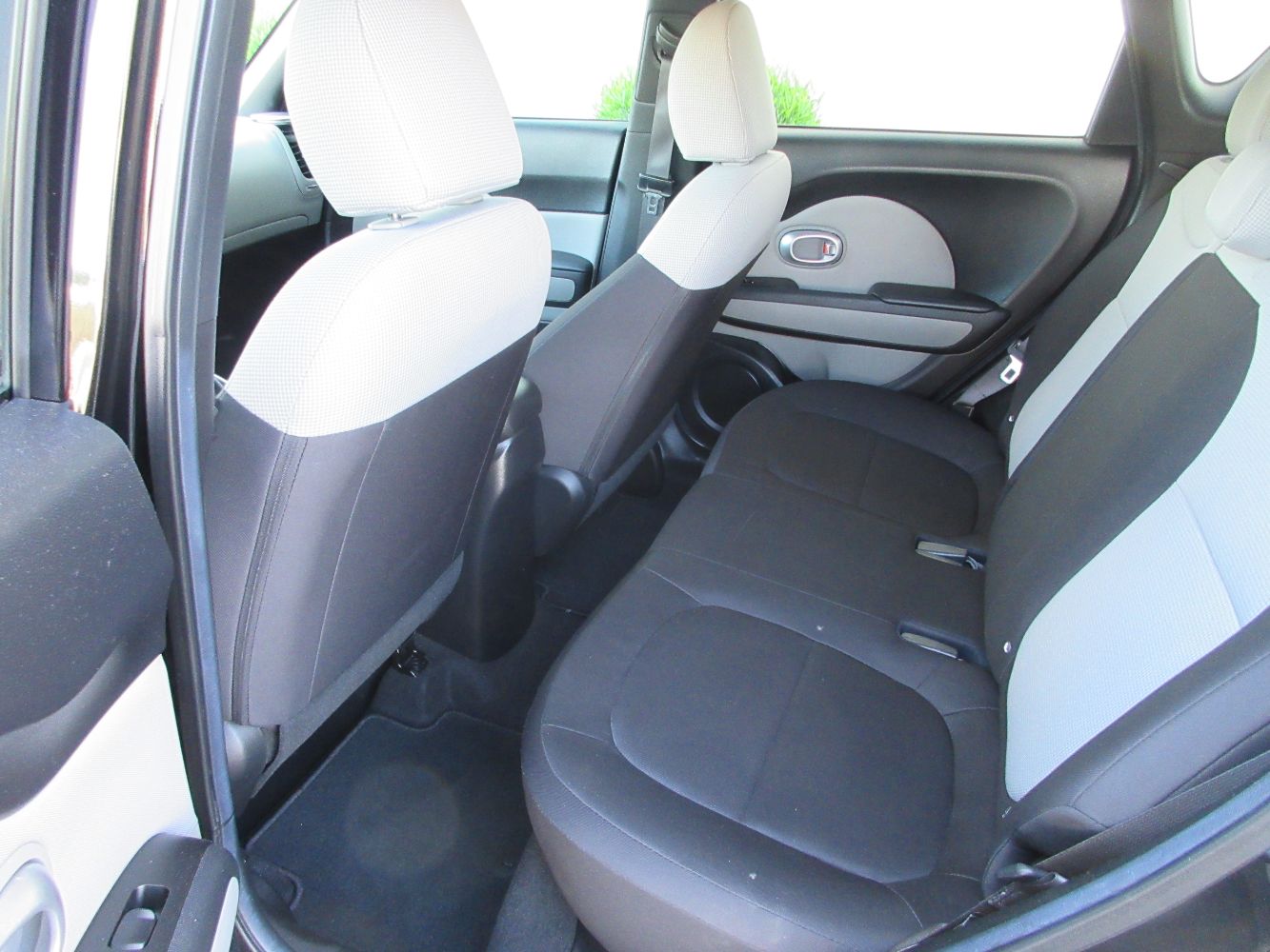Car Image 9