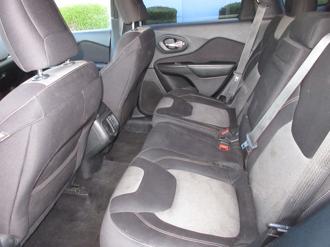 Car Image 9