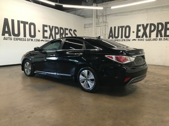 View vehicle photo 4