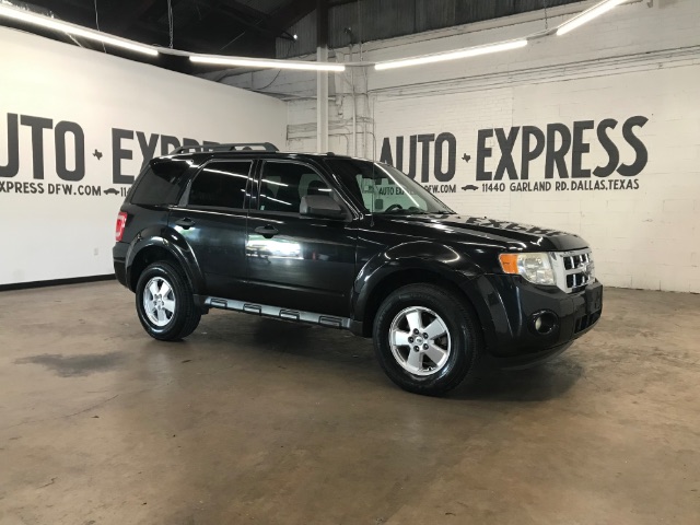 Tuxedo Black Metallic 2011 Ford Escape XLT FWD SUV / Crossover Front-Wheel Drive Automatic