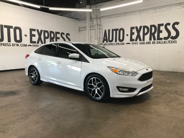 Oxford White 2015 Ford Focus SE Sedan Front-Wheel Drive Automatic