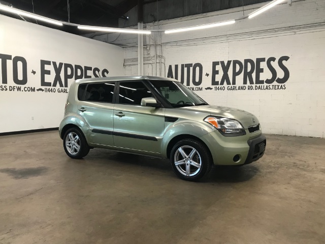 Kiwi Green Metallic 2011 Kia Soul Wagon Front-Wheel Drive Automatic