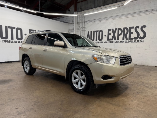 Metallic Gold Clearcoat 2009 Toyota Highlander Base SUV / Crossover Front-Wheel Drive Automatic