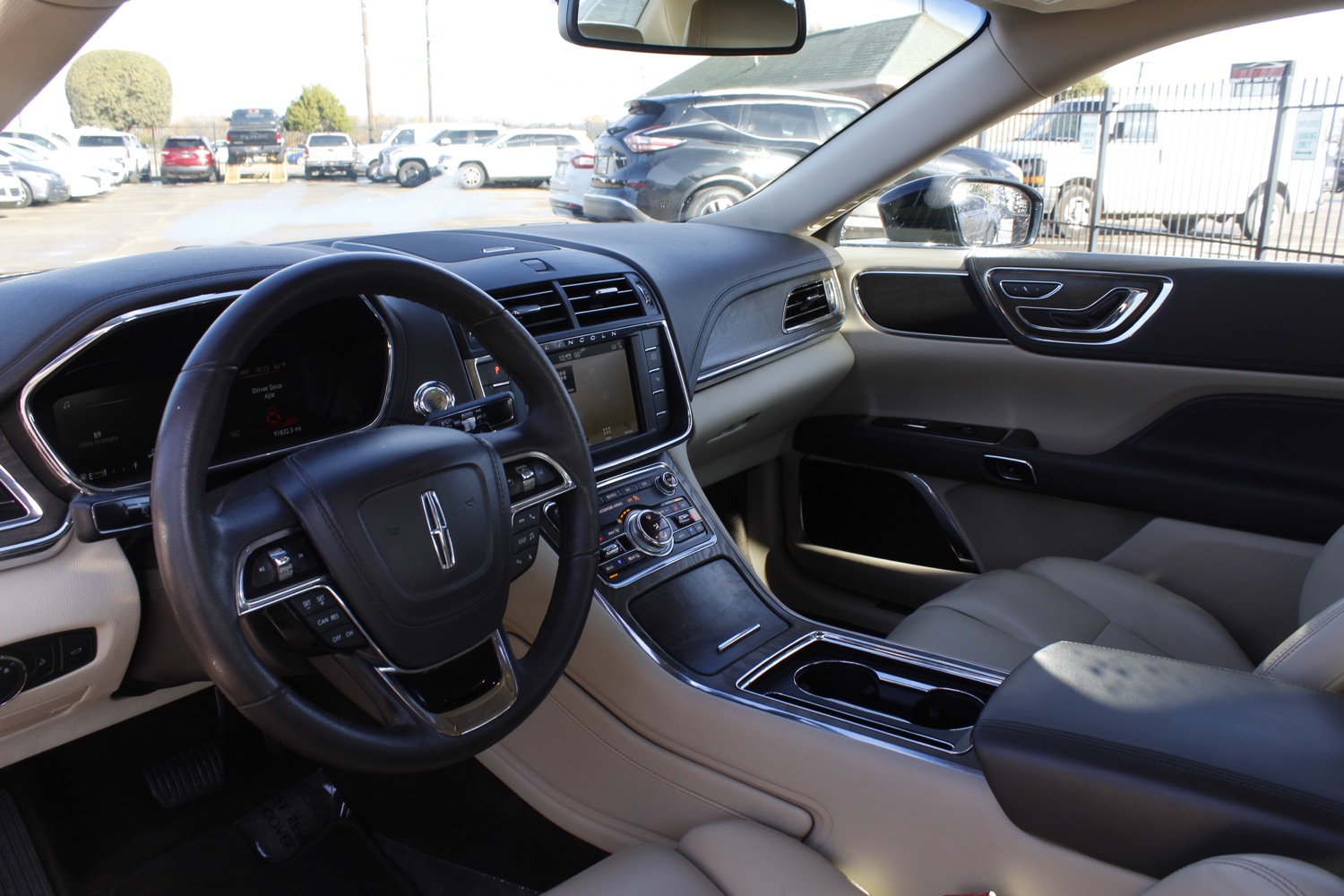 2017 Lincoln Continental Premier 11