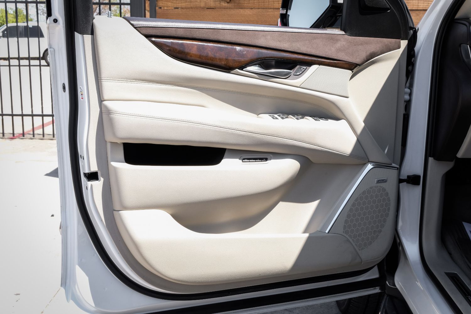 2017 Cadillac Escalade Luxury 4WD 38