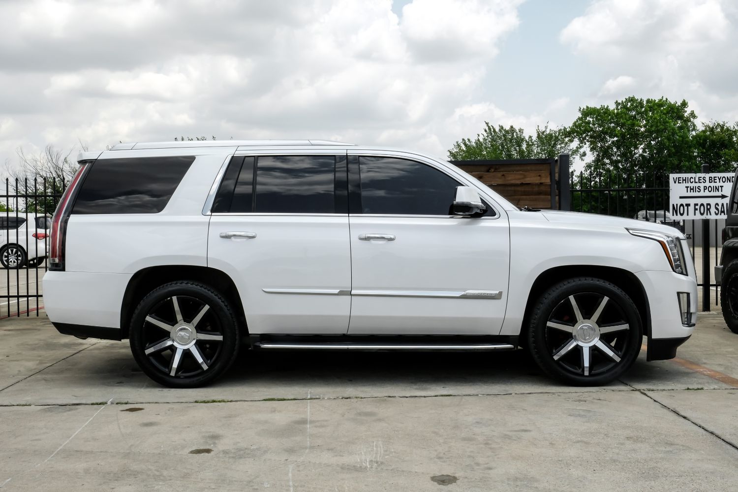 2016 Cadillac Escalade Luxury 4WD 9