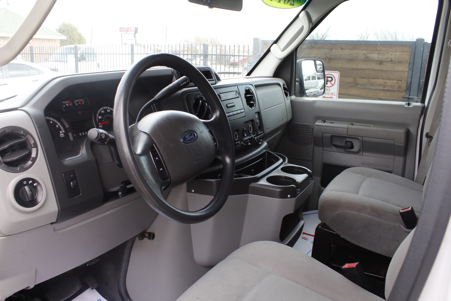 2014 Ford Econoline E-250 12