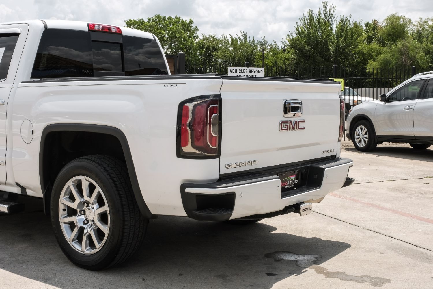 2017 GMC Sierra 1500 Denali Crew Cab Long Box 2WD 19