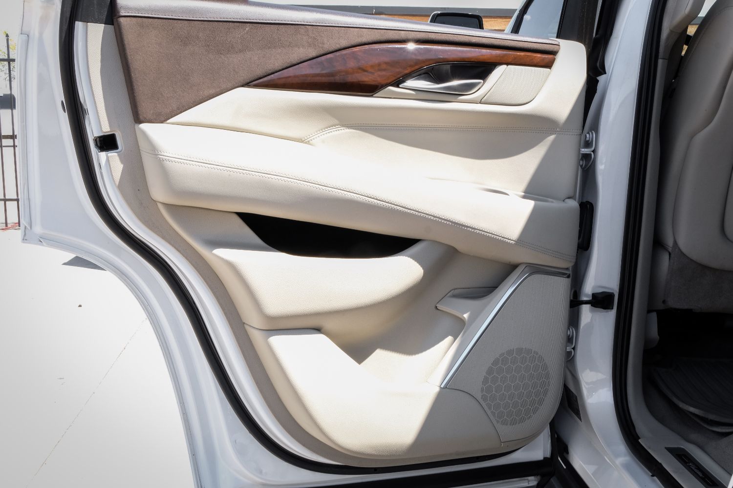 2017 Cadillac Escalade Luxury 4WD 26