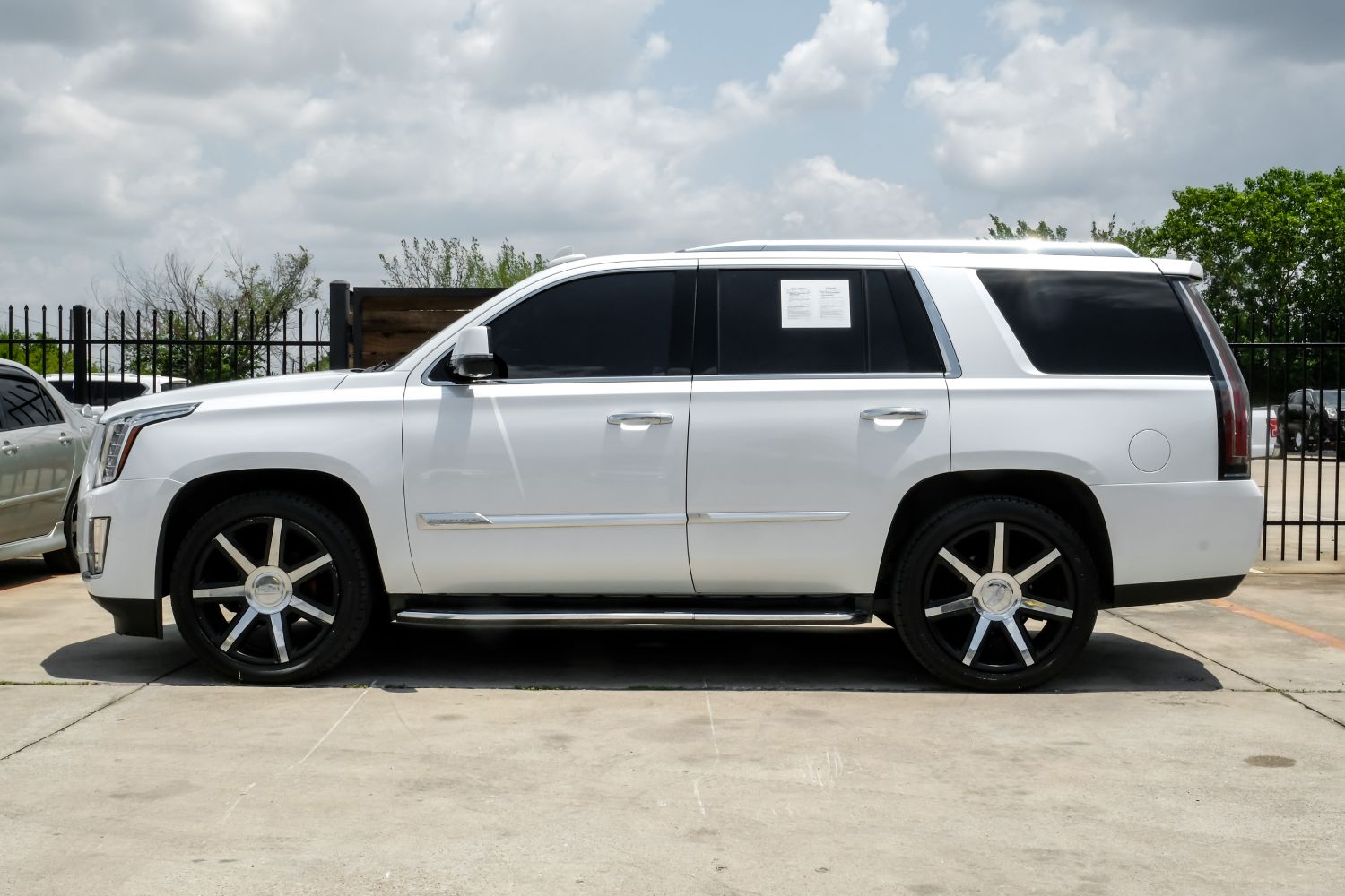 2016 Cadillac Escalade Luxury 4WD 17