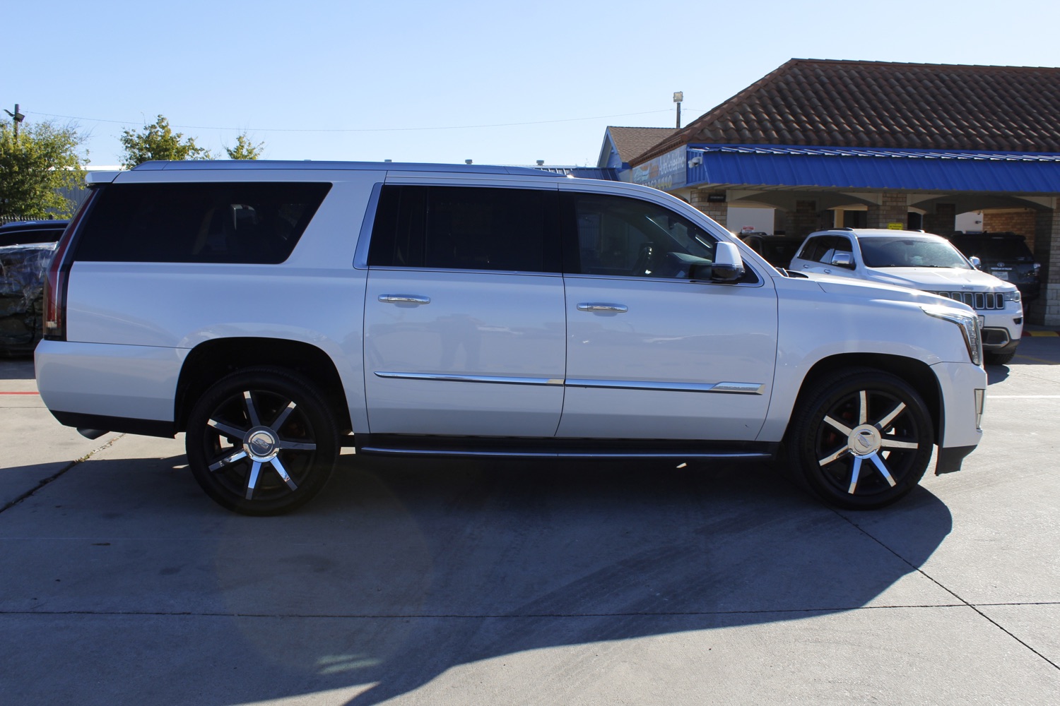 2016 Cadillac Escalade ESV 2WD Luxury 8