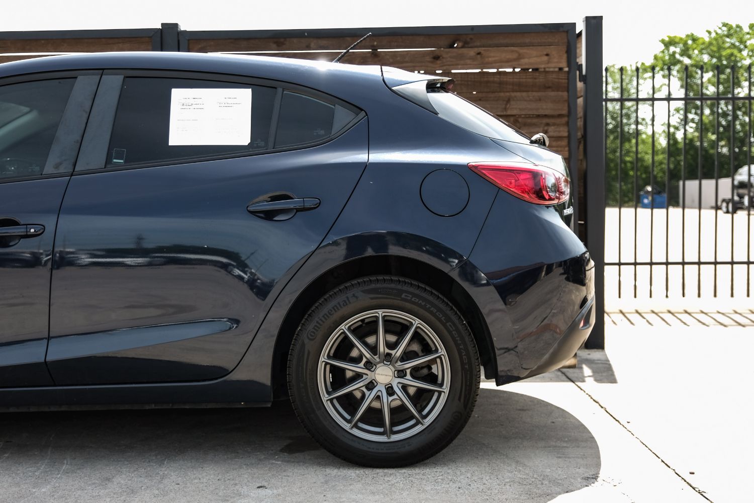 2015 Mazda MAZDA3 i Sport MT 5-Door 19