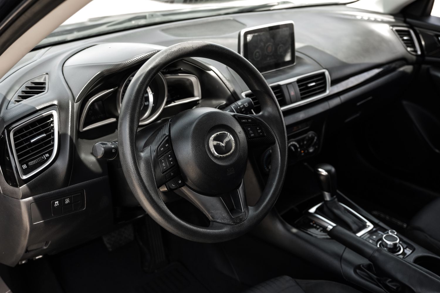 2015 Mazda MAZDA3 i Sport MT 5-Door 23