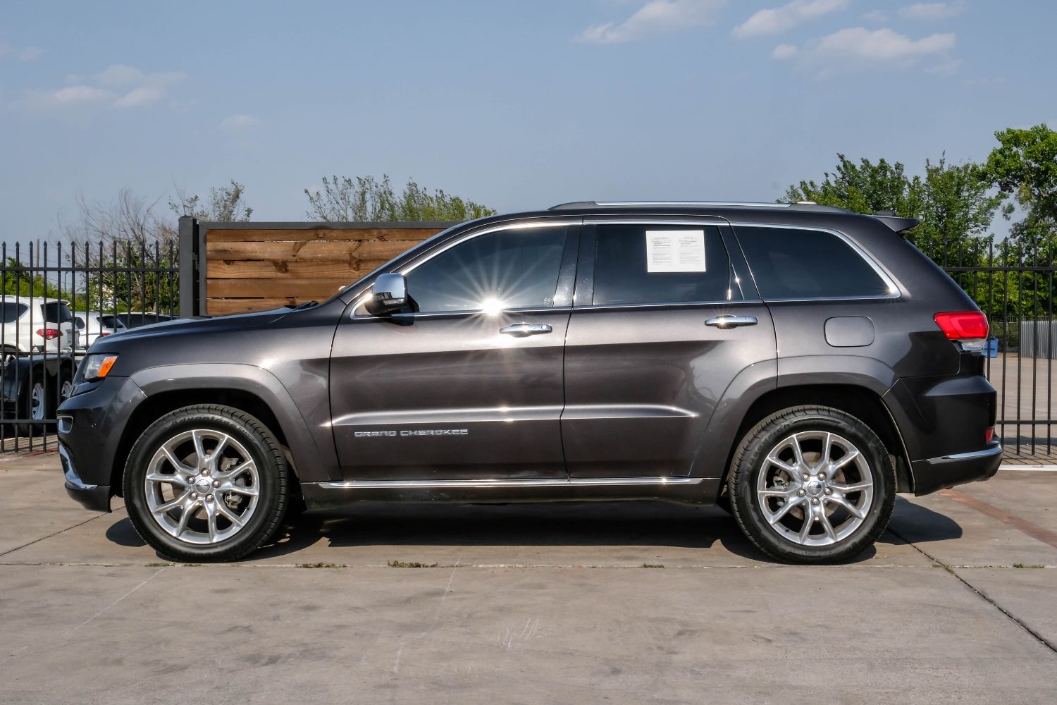 2015 Jeep Grand Cherokee Summit 4WD 16