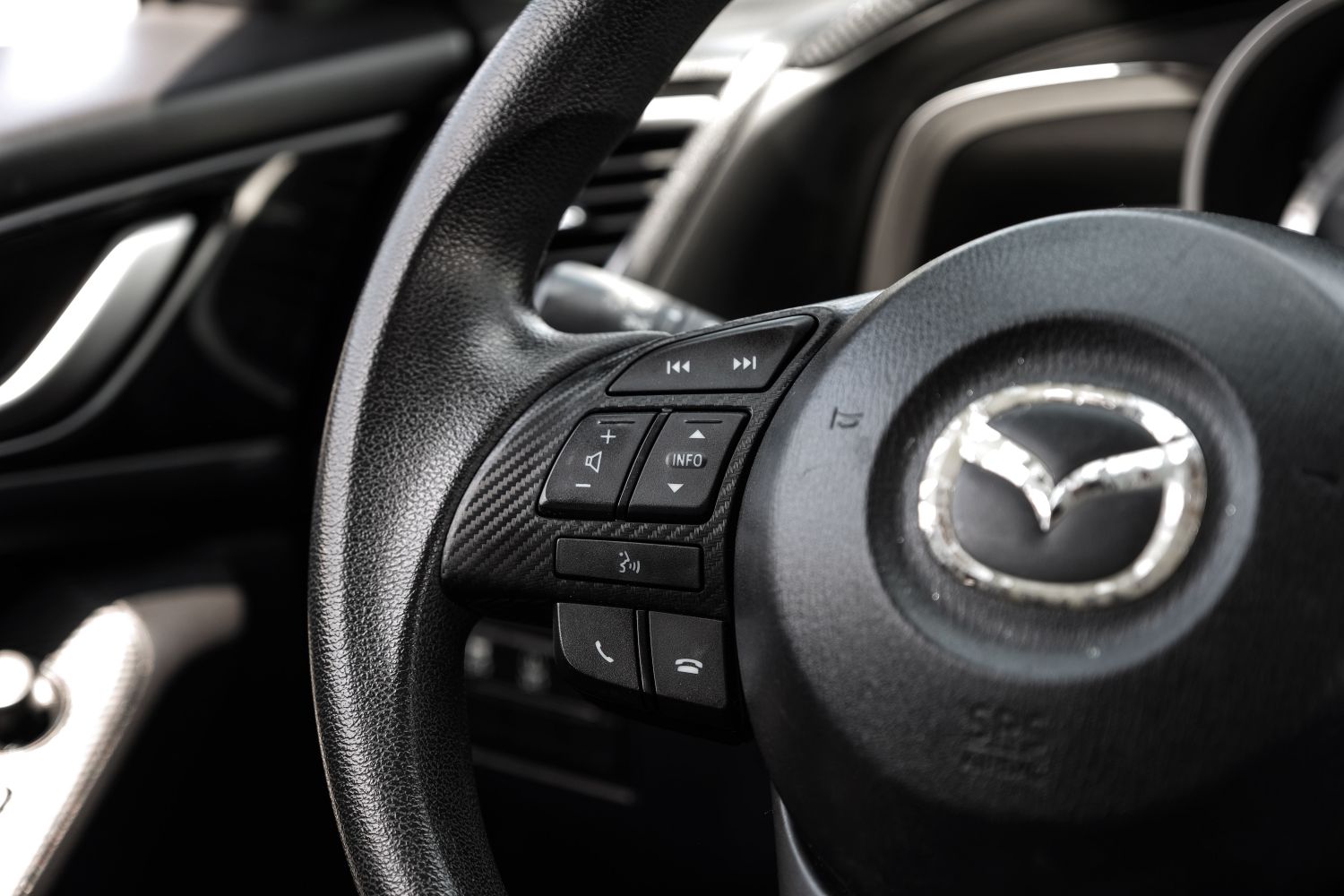 2015 Mazda MAZDA3 i Sport MT 5-Door 25
