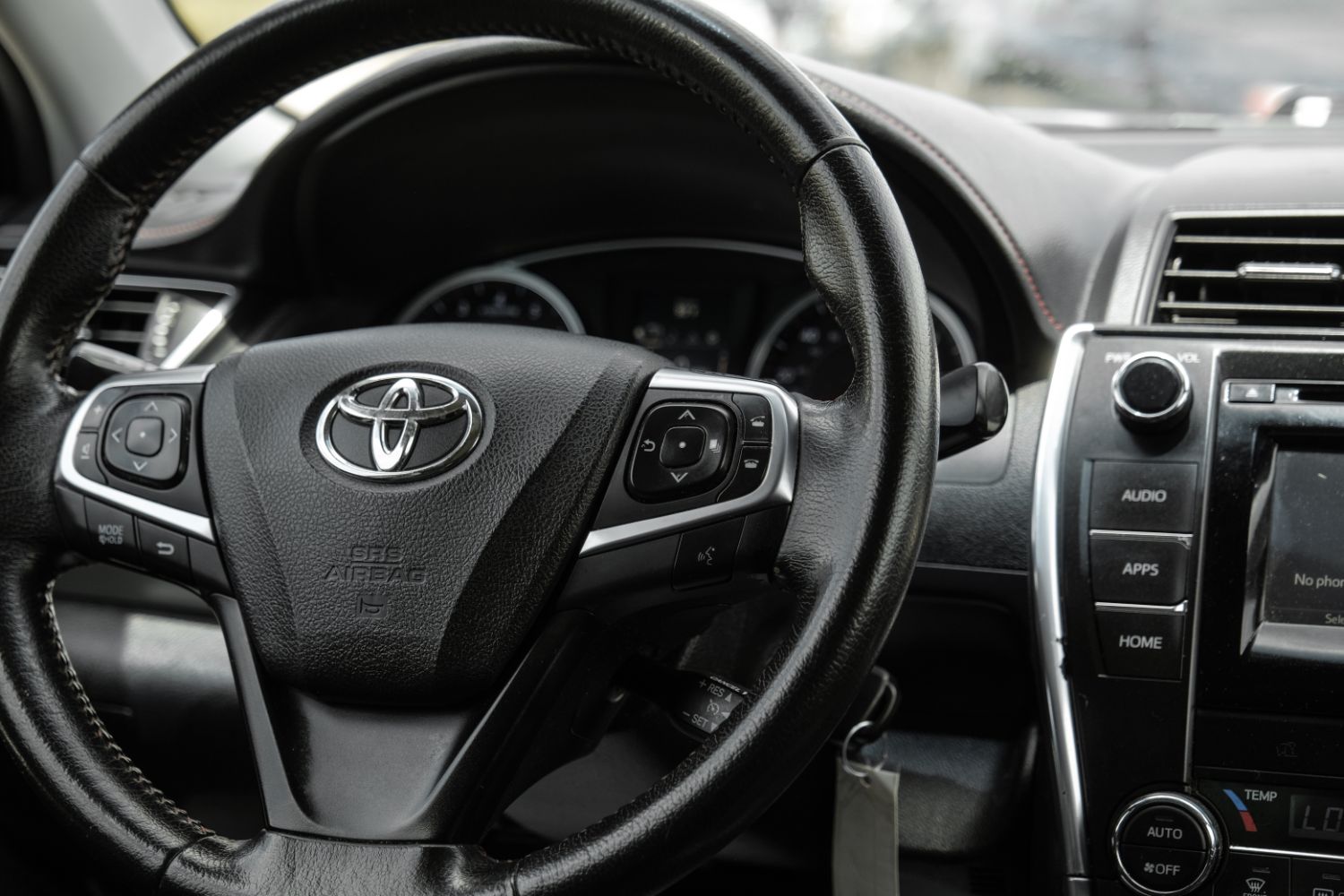 2015 Toyota Camry XSE 24