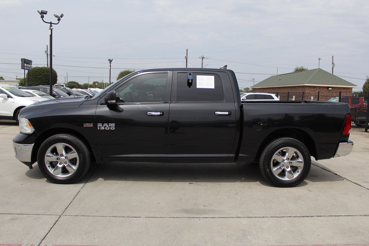 2016 RAM 1500 SLT Crew Cab SWB 2WD 3