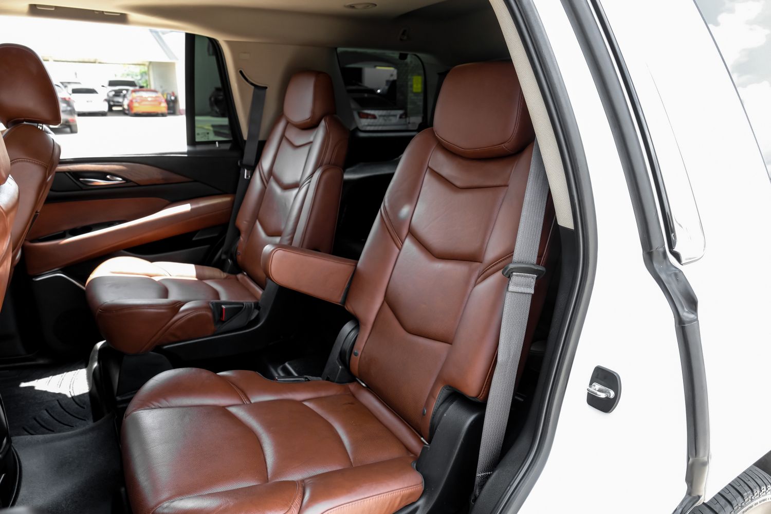 2016 Cadillac Escalade Luxury 4WD 39