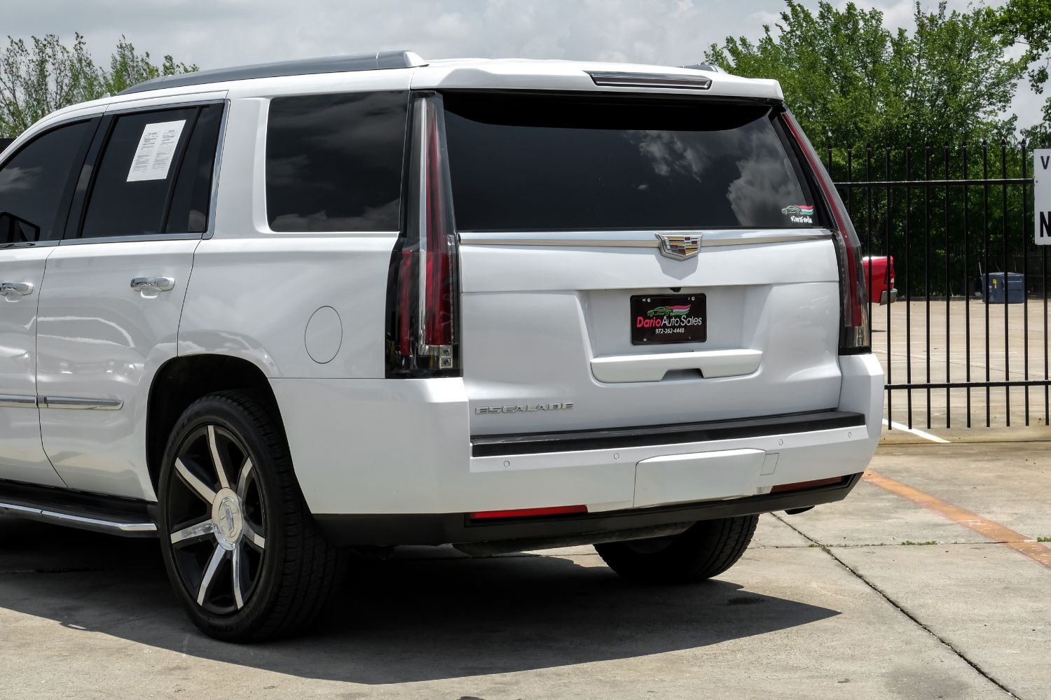 2016 Cadillac Escalade Luxury 4WD 16