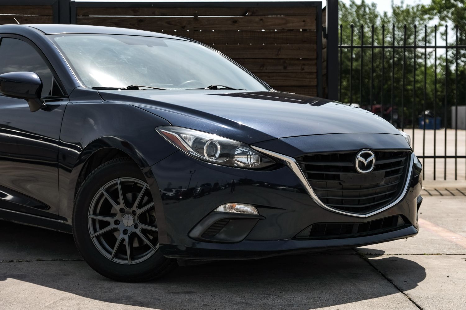 2015 Mazda MAZDA3 i Sport MT 5-Door 10