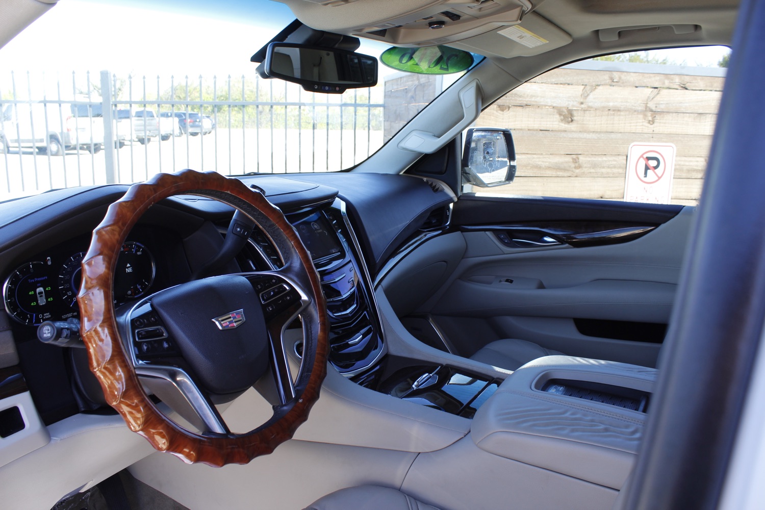 2016 Cadillac Escalade ESV 2WD Luxury 11