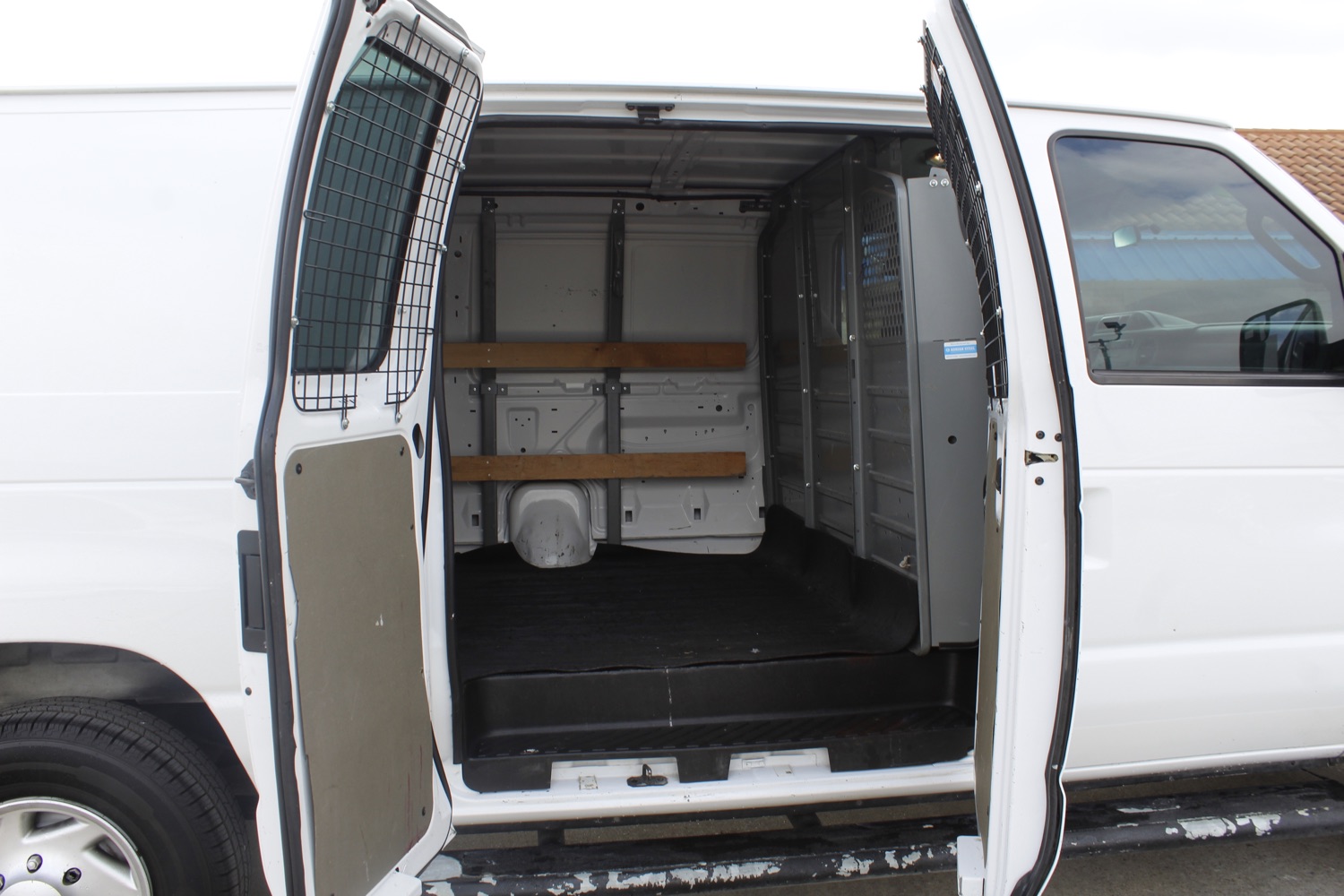 2014 Ford Econoline E-250 11