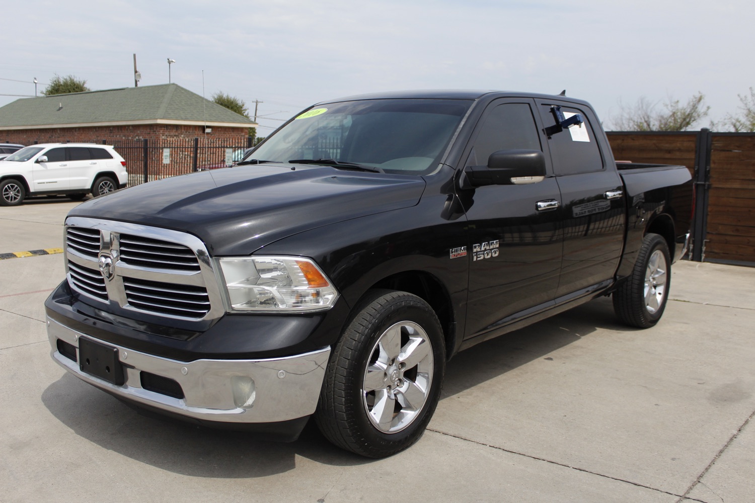 2016 RAM 1500 SLT Crew Cab SWB 2WD 2