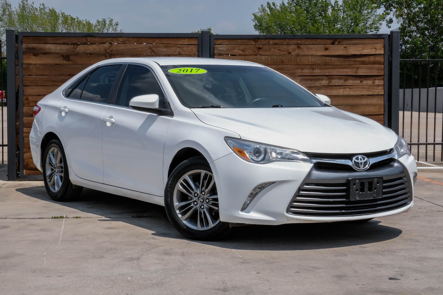 2017 Toyota Camry LE 8