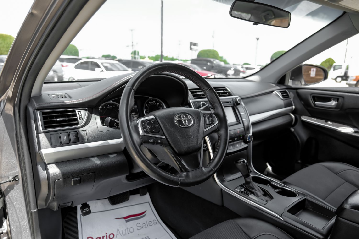 2016 Toyota Camry SE 3