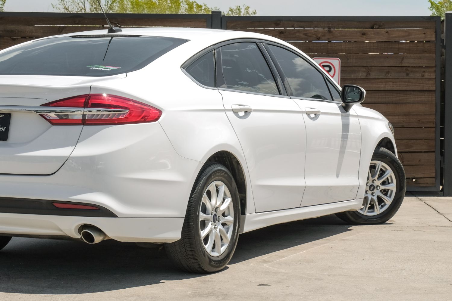 2018 Ford Fusion S 12