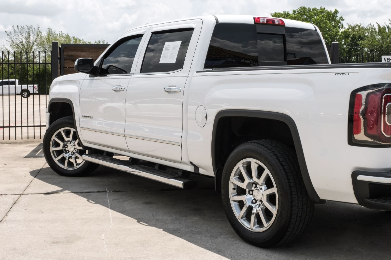 2017 GMC Sierra 1500 Denali Crew Cab Long Box 2WD 18